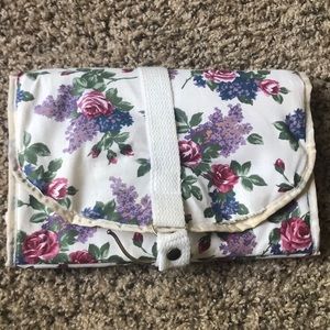 Cosmetic travel organizer